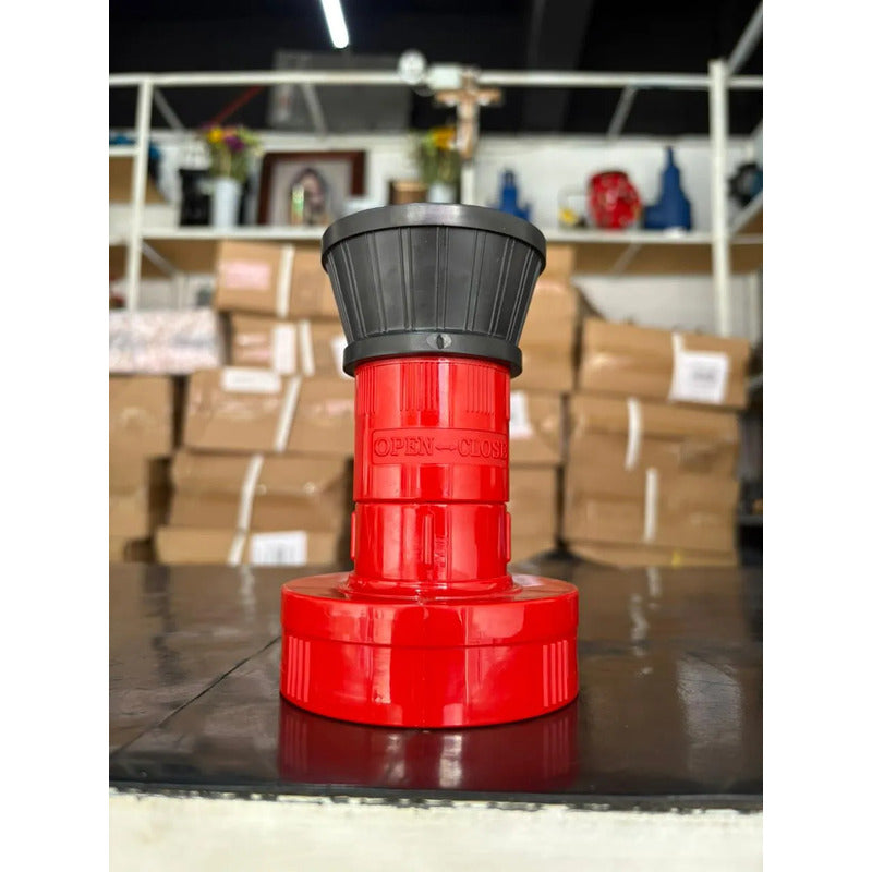 Chiflón Hidrante De 2-1/2 Pulgada De Policarbonato Rojo Npt